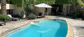 Sunny studio Cottage in private mature garden with pool, secure parking,