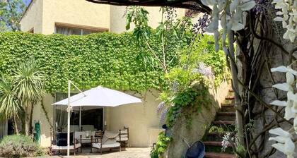 Sunny studio Cottage in private mature garden with pool, secure parking,