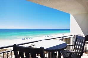 Property grounds - Emerald Isle 601 •  Beachfront 2Br-2Ba •  Beachfront Top Floor, Ocean View- Free Bch Srvc (Fort Walton Beach)