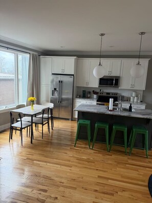 Private kitchen - Rooftop Skyline View-Close to Broadway-Sleeps 8 (Nashville)