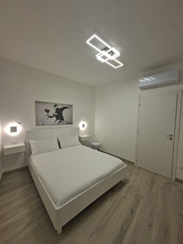The Little White House: Your elegant suite in the heart of downtown Tuscania