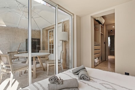 2 bedrooms, iron/ironing board, WiFi. T3 Apartment – Peaceful and Secure Residence