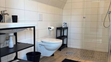 House, 2 Bedrooms, Patio, Garden View | Bathroom