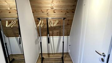 House, 2 Bedrooms, Patio, Garden View | Hallway
