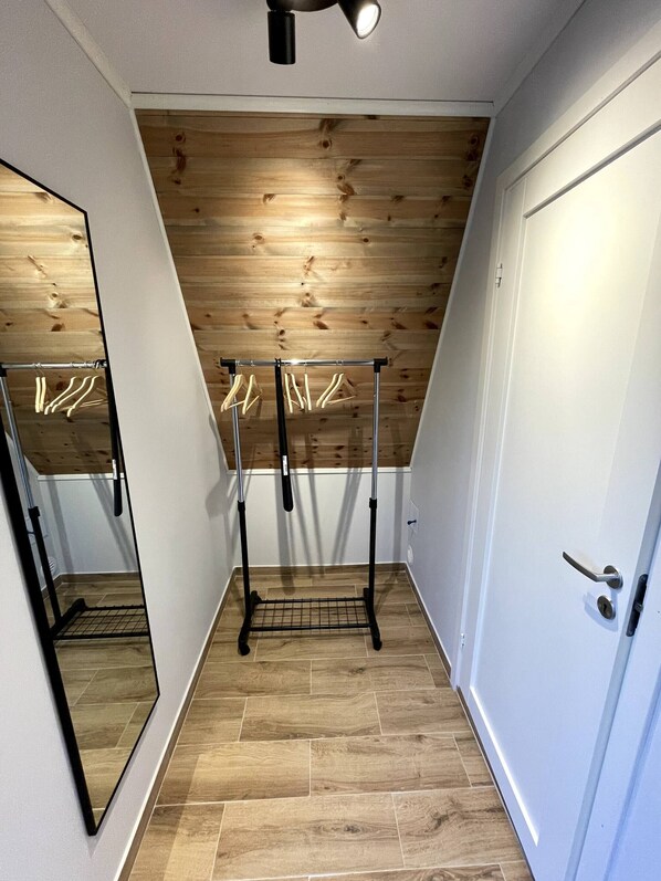 House, 2 Bedrooms, Patio, Garden View | Hallway