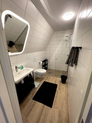 House, 2 Bedrooms, Patio, Garden View | Bathroom