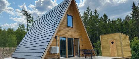บ้านพัก, 2 ห้องนอน, ลานระเบียง, วิวสวน | บริเวณภายนอก