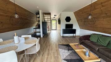 Casa, 2 habitaciones, balcón | Sala de estar