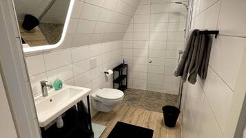 House, 2 Bedrooms, Patio, Garden View | Bathroom