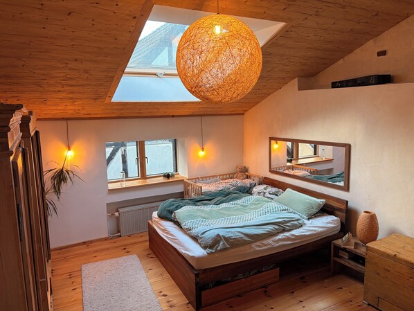2 bedrooms, iron/ironing board, WiFi, bed sheets