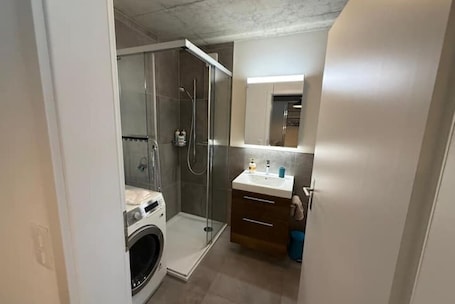 Shower, hair dryer, towels, soap. Studio Happy Life - peace, mountain views & perfect location near Interlaken