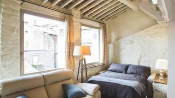 Deluxe-Suite, Balkon, Stadtblick | Wohnbereich