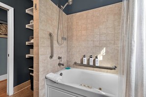 Shower, hair dryer, towels, shampoo - Spacious home w/ yard near Downtown attractions! (Louisville)