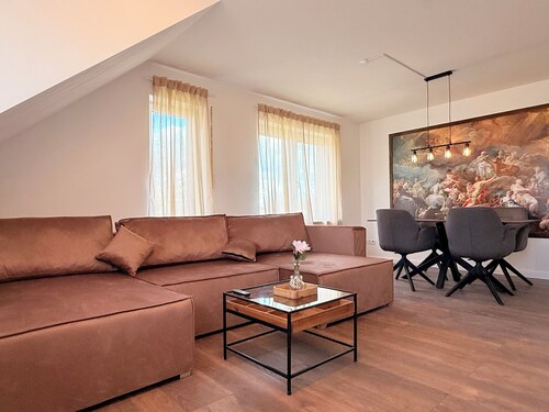 Modern vacation apartment within walking distance of Dankern Castle