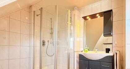 Modern vacation apartment within walking distance of Dankern Castle