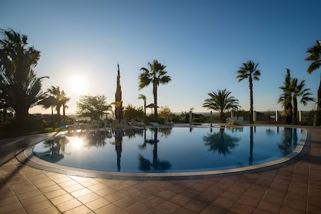 Pool. Spacious family 3BR Townhouse with Terrace & Pool