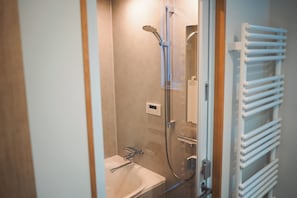 Deluxe House | Bathroom