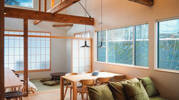 Deluxe House | Dining