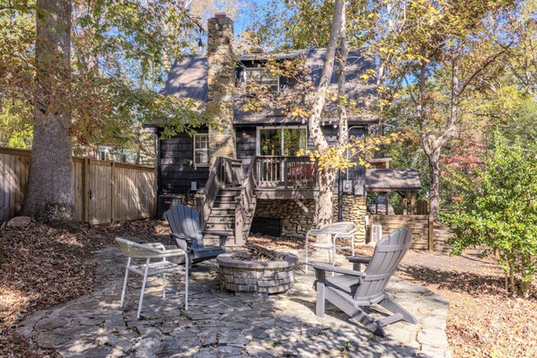 Terrace/patio - The Bygone Bungalow: Pet Friendly + Flex room/ office + Fenced yard & Fire pit (Black Mountain)