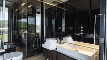 Doccia, asciugacapelli, bidet