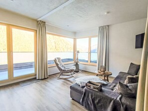 TV - Beautiful apartment for 4 people with WIFI, TV and balcony (See)