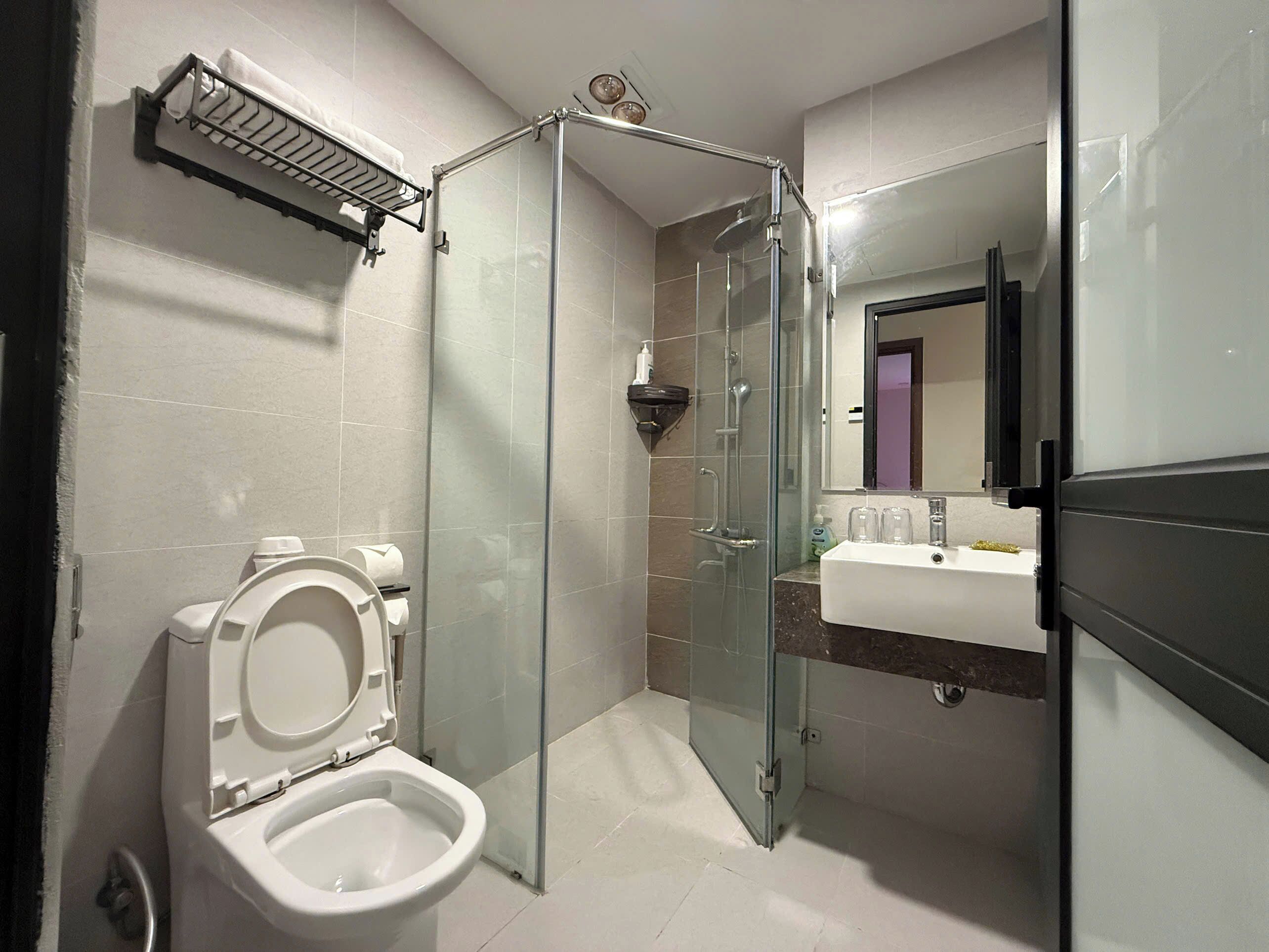 Dusche, Haartrockner, Bidet, Handtücher
