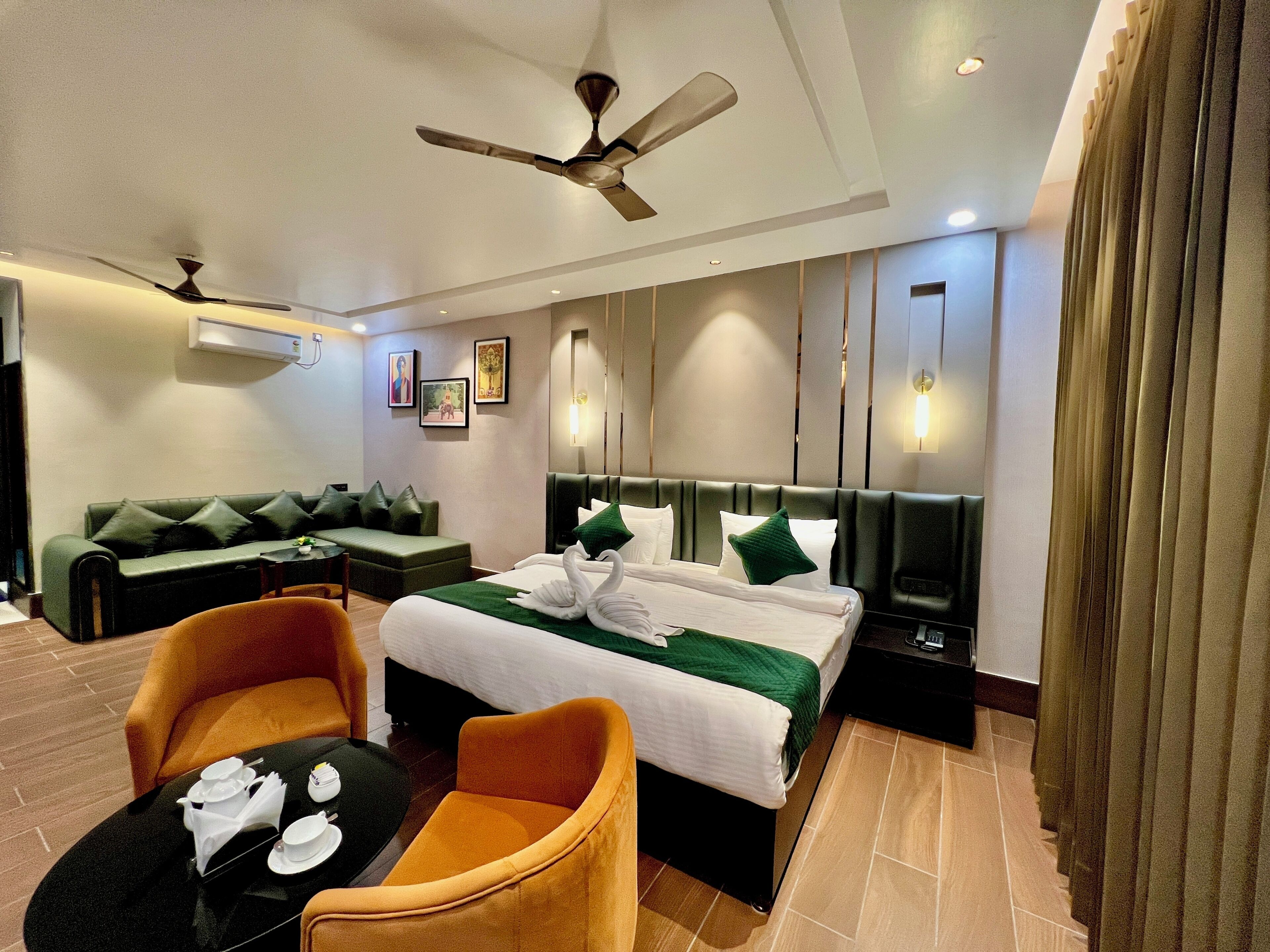 Luxury Double Room, 1 Bedroom | Desk, laptop workspace, iron/ironing board, free WiFi
