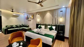 Luxury Double Room, 1 Bedroom | Desk, laptop workspace, iron/ironing board, free WiFi