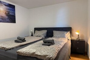 3 多间卧室、熨斗/熨衣板、WiFi、床单