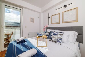 1 bedroom, free WiFi, bed sheets - Charming studio with sea view in Novi Vinodolski (Novi Vinodolski)
