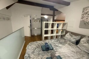1 多间卧室、熨斗/熨衣板、WiFi、床单