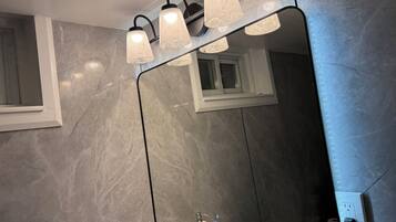 Articles de toilette écologiques, séchoir à cheveux, bidet