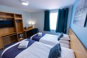 Standard Twin Room - Bisham Abbey National Sports Centre  (Bisham)
