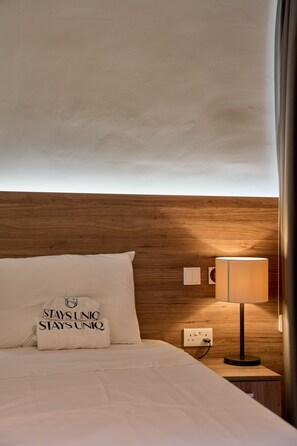 2 bedrooms, iron/ironing board, WiFi, bed sheets - Stylish Mercury Suites Apartment  With Rooftop Pool (Saint Julian's)