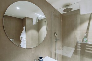 Hair dryer, towels - Mercury Suites Apartment with Pool Access - 2 Beds (Saint Julian's)