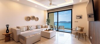 2BR Oceanview | 2nd Level | Walk to Beach
