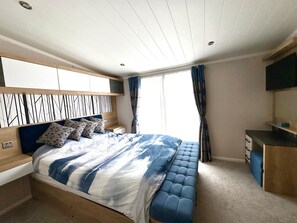 3 bedrooms, iron/ironing board, free WiFi, bed sheets - Tranquil 3 Bedroom Lodge Manor Park Hunstanton (Hunstanton)