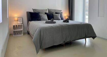 Design Loft with Pool Table for 6