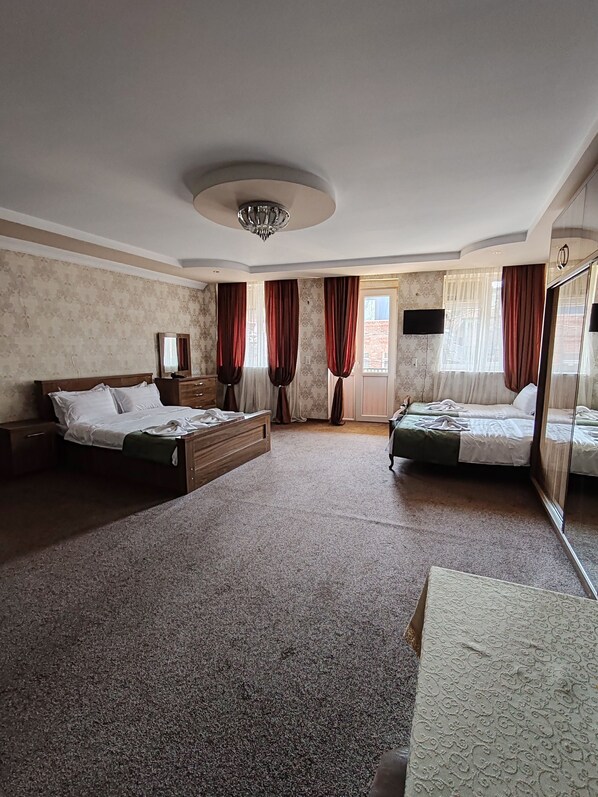 Comfort Triple Room - Tutto Passa Hotel (T'bilisi)