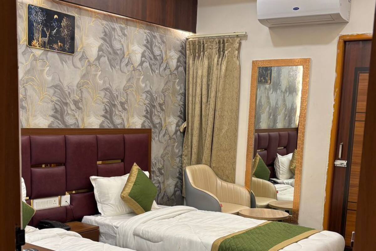 Habitación familiar doble | Ropa de cama de alta calidad, colchones viscoelásticos, escritorio