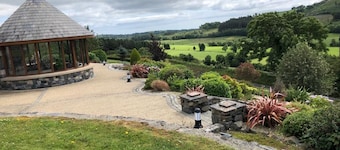 6 Bedroom Luxury Retreat Near Newcastle & Mourne Mountains | Hot Tub | Sleeps 15