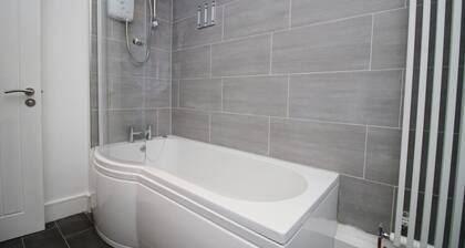 4-Bed Contractor House • Street Parking
