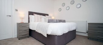 4-Bed Contractor House • Street Parking