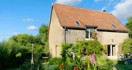 La Ruche "Tournesol" Guest Room â Nature and Tranquility Retreat