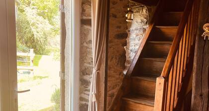 Chambre dâhĂŽtes "Tournesol" de La Ruche , Ă©crin de nature et de tranquillitĂ©