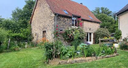 Chambre dâhĂŽtes "Tournesol" de La Ruche , Ă©crin de nature et de tranquillitĂ©
