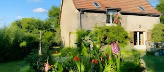 La Ruche “Coquelicot” Guest Room – Nature and Tranquility Retreat