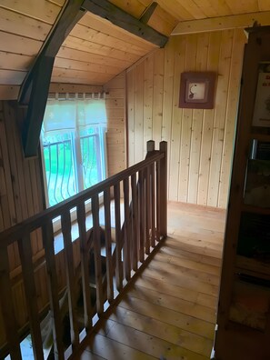 Interior - La Ruche “Coquelicot” Guest Room – Nature and Tranquility Retreat (Mauriac)