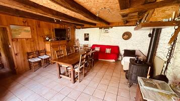 TV, fireplace, DVD player, stereo