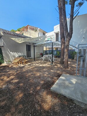 屋外ダイニングエリア